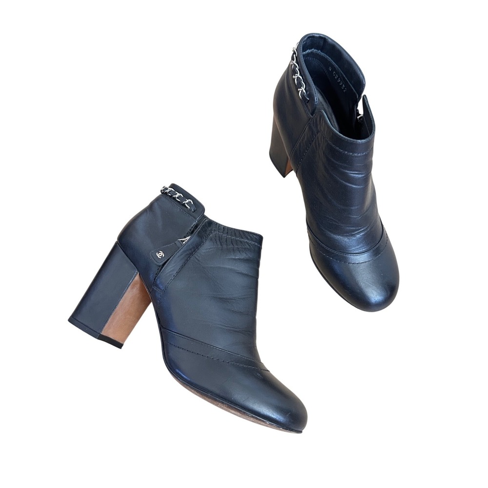 Chanel Black Leather Chain Link Ankle Boots CC Logo Block Heel Size 38C Italy